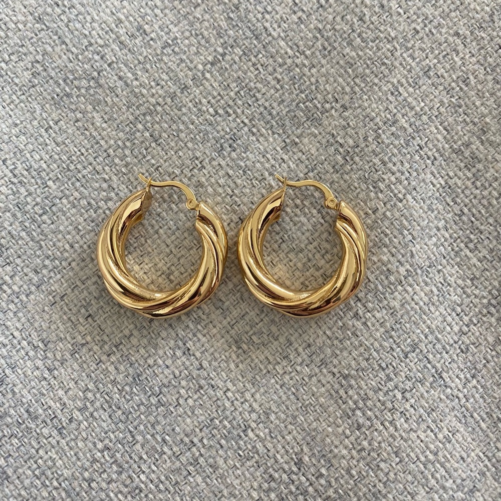 Oma the Label abma gold hoops earrings